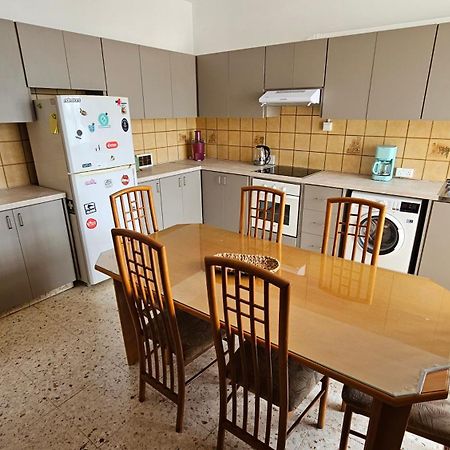 Family Nest In The Heart Of Limassol Villa Exteriör bild