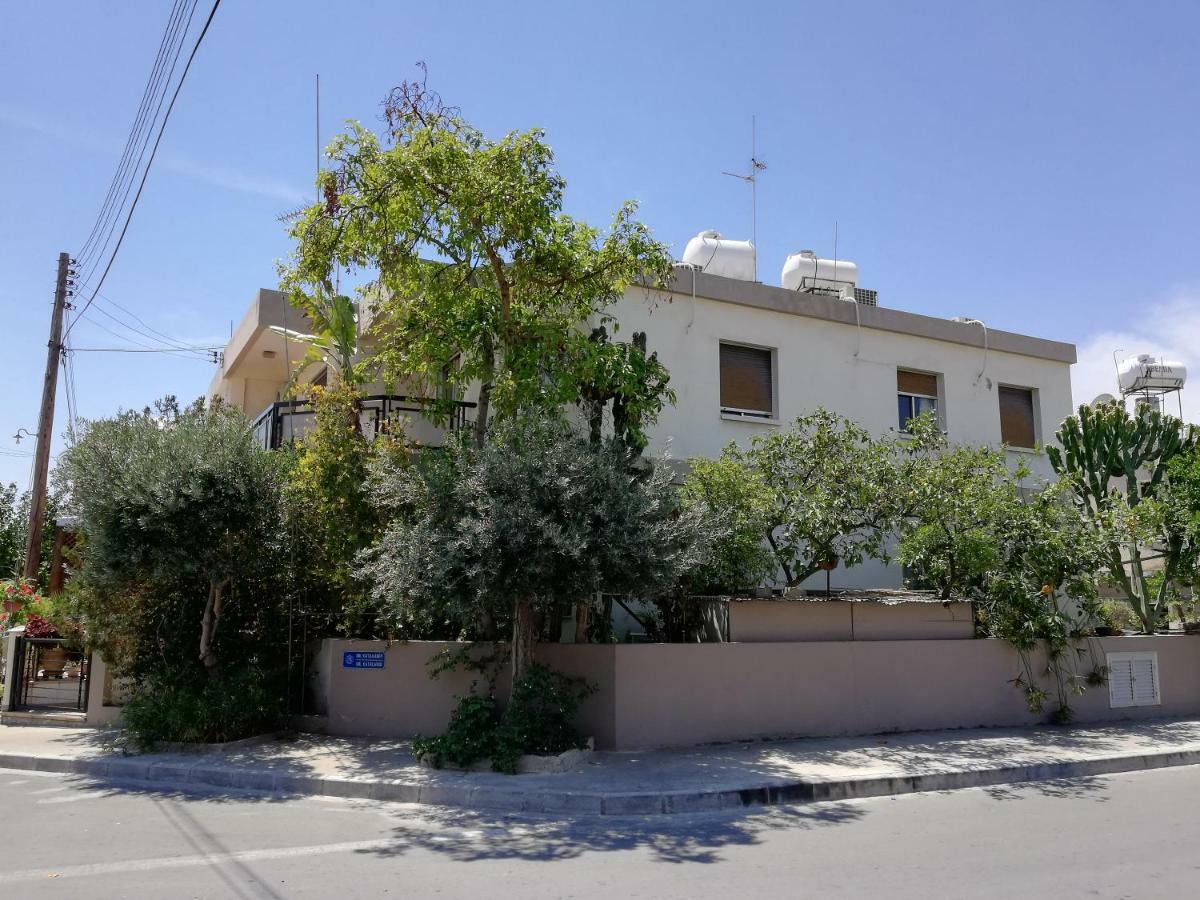 Family Nest In The Heart Of Limassol Villa Exteriör bild