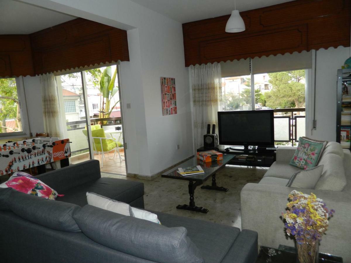 Family Nest In The Heart Of Limassol Villa Exteriör bild