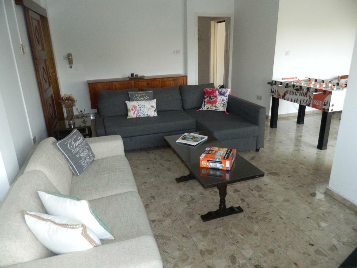 Family Nest In The Heart Of Limassol Villa Exteriör bild